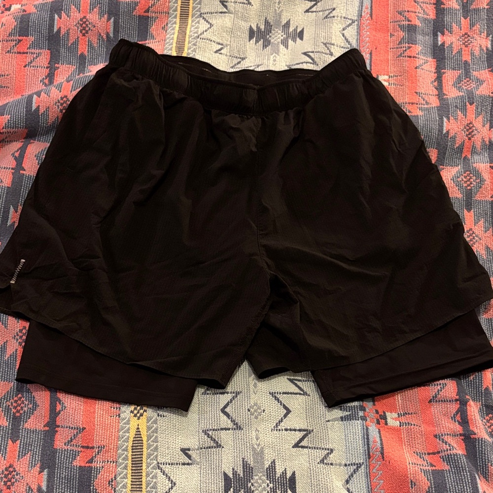 Reigning Champ men’s 2-in-1 lined running shorts